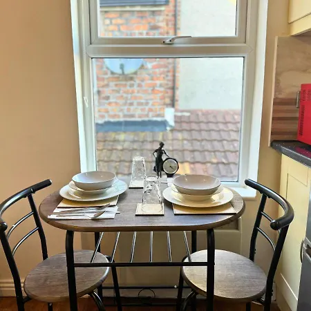 20% Off Cosy Getaway For Couples With Free Parking Apartment Liverpool Exterior photo