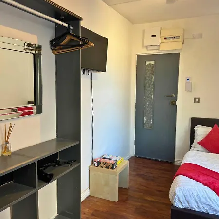 20% Off Cosy Getaway For Couples With Free Parking Apartment Liverpool Exterior photo