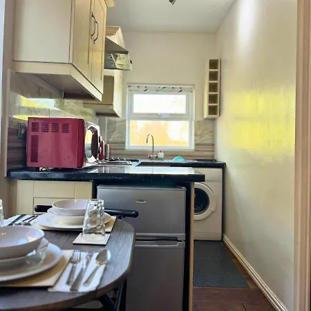 20% Off Cosy Getaway For Couples With Free Parking Apartment Liverpool Exterior photo