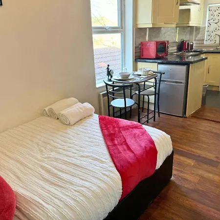 20% Off Cosy Getaway For Couples With Free Parking Apartment Liverpool Exterior photo